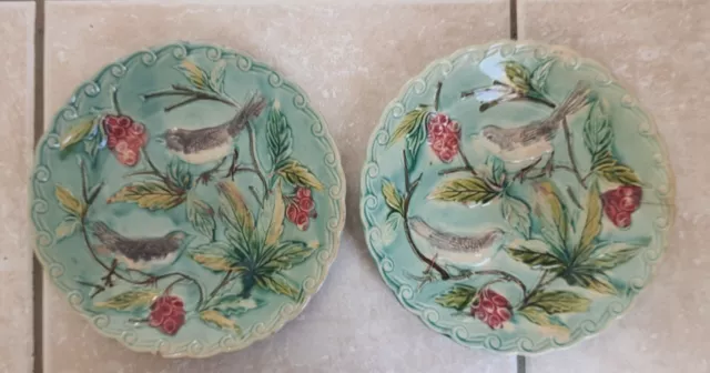 Lot de 2 Assiettes anciennes en barbotine Sarreguemines oiseaux