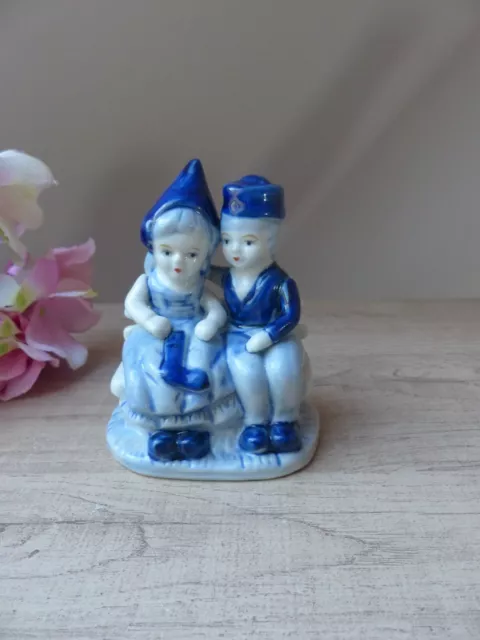 Figurine couple amoureux sur un banc en céramique DELF Hollande Pays Bas Vintage
