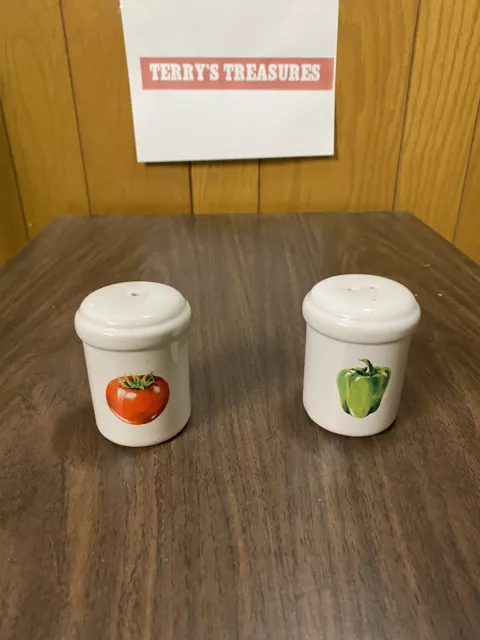 Ragu Rewards Red Tomato and Green Pepper Salt and Pepper Shaker Set