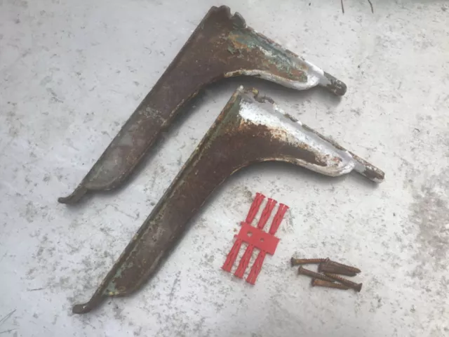 PAIR OF cast iron  Victorian shelf supports / wall brackets 16cm x 23cm