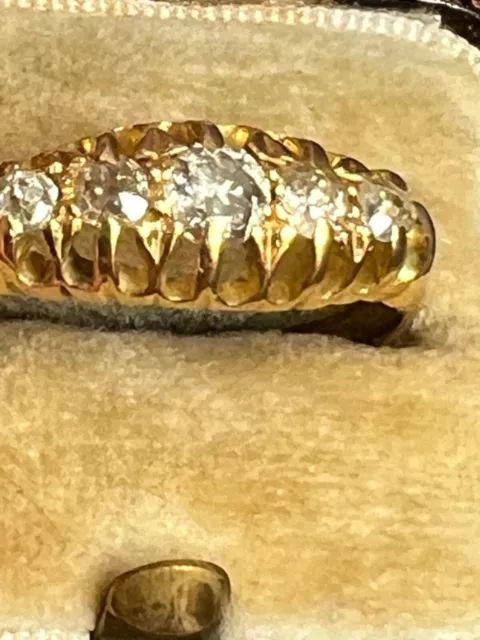 Stunning  Antique 18 Ct Yellow Gold 5 Diamond Ring Hallmarked