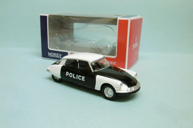 121580 Citroën ID 19 1957 Capucine Orange and Cream 1:12 Norev