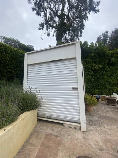 Small container Office 10'(L) x 8'(W) x 9'(H) in White 3