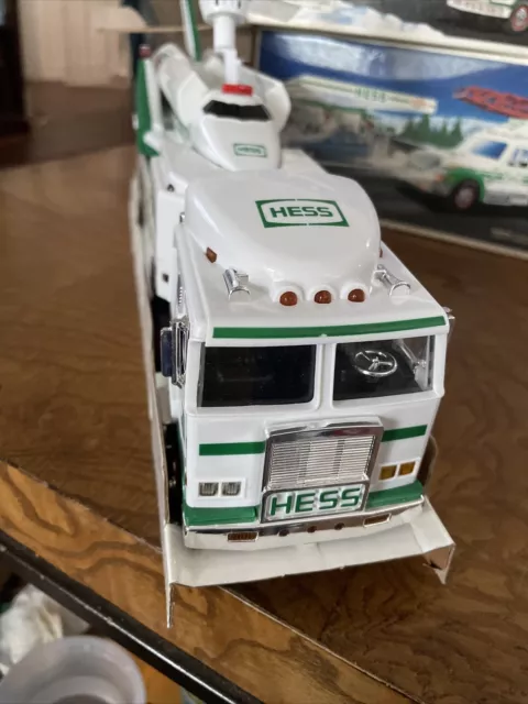 Hess 1999 Toy Truck and Space Shuttle With Satellite - N127 READ 3