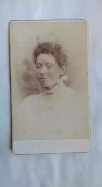 Antique cabinet card / CDV,real photo,a nice woman,1880s