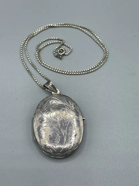 Vintage Hallmarked Extra Large Sterling Silver Decorative Oval Locket & Chain