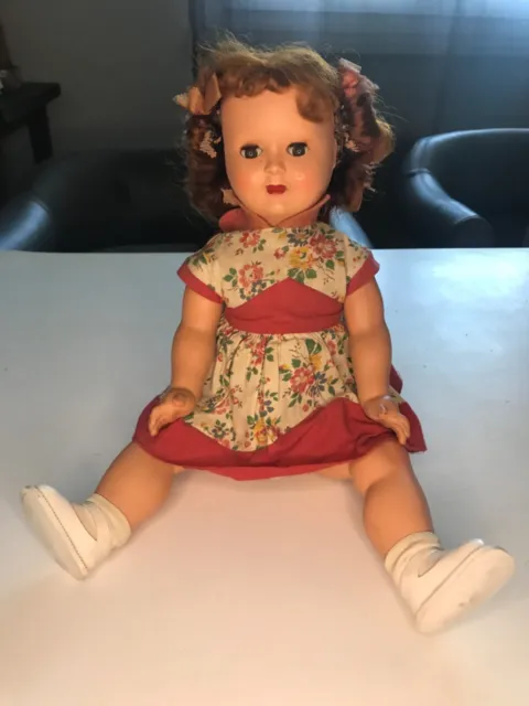 poupée ancienne Gégé vendu avec ses vêtement d’origine et ses petite chaussures