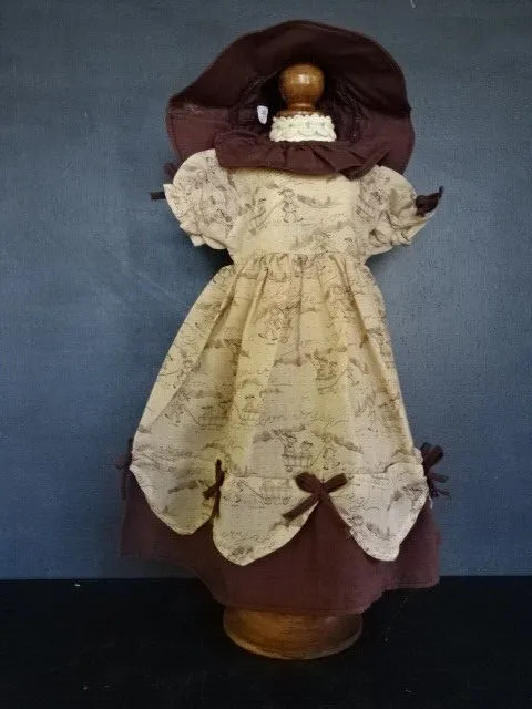 Robe et chapeau pour poupée ancienne de 40 cm