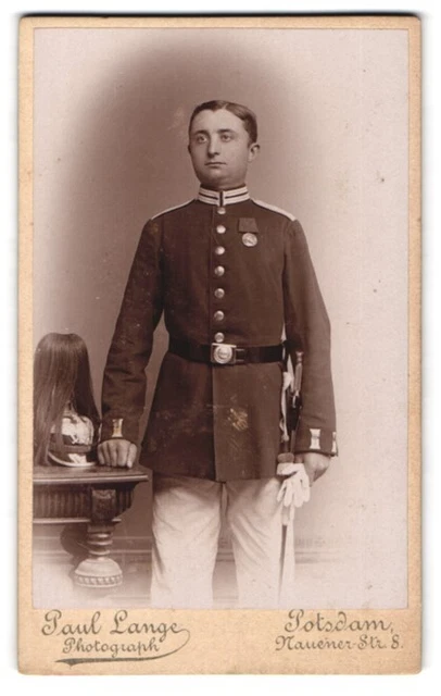 Fotografie Paul Lange, Potsdam, Nauener-Str. 8, junger Soldat in Gardeuniform m