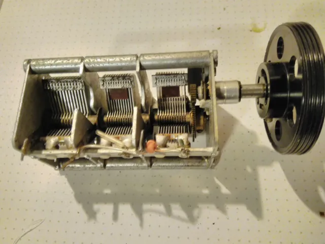 LOEWE-OPTA HELLAS 841W Drehkondensator 3.polig variable capacitor Kondensator