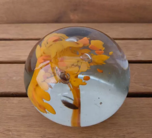 Briefbeschwerer Paperweight Glas Kugel Murano Ära 70er mundgeblasen sehr schön