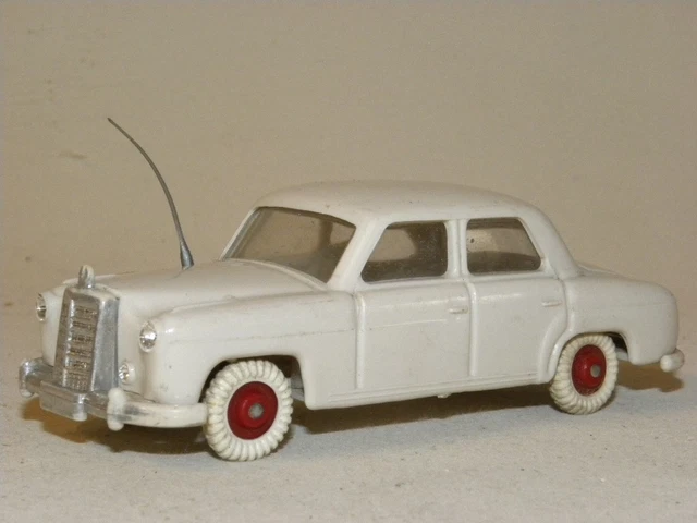 Clé Clément Gaget 1/48 Peugeot 404 N°24 - Miniature Collection France