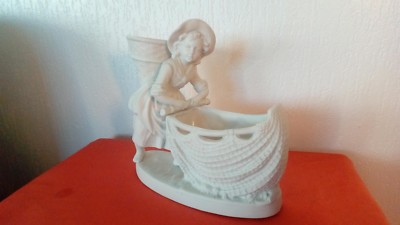 Bebe Et Panier En Biscuit Signé "S" Dep Numeroté 17434 