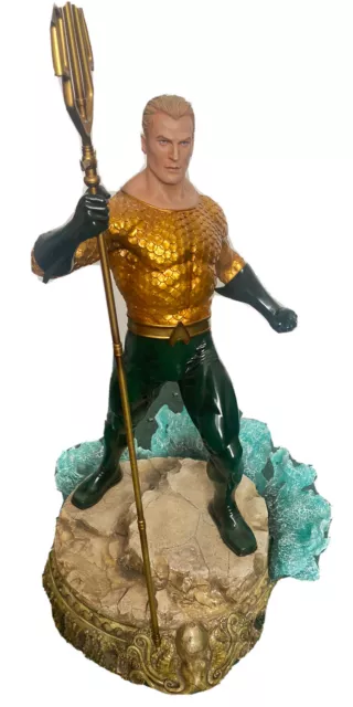 DC Comics Aquaman Premium Format Statue by Sideshow