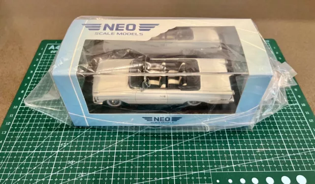 NEO 1959 OLDSMOBILE NINTY-EIGHT CONVERTIBLE in POLARIS WHITE  1/43 SCALE RESIN