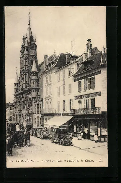 CPA Compiègne, L´Hotel de Ville et l´Hotel de la Cloche