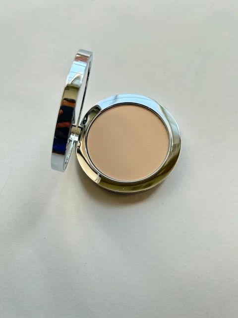 Rock & Republic Exhibition Pressed Powder in SILK NWOB 0.32oz./9g FULL SIZE