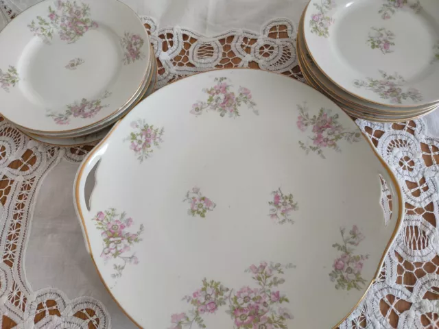 Service à dessert en porcelaine de Limoges  signée B & C.