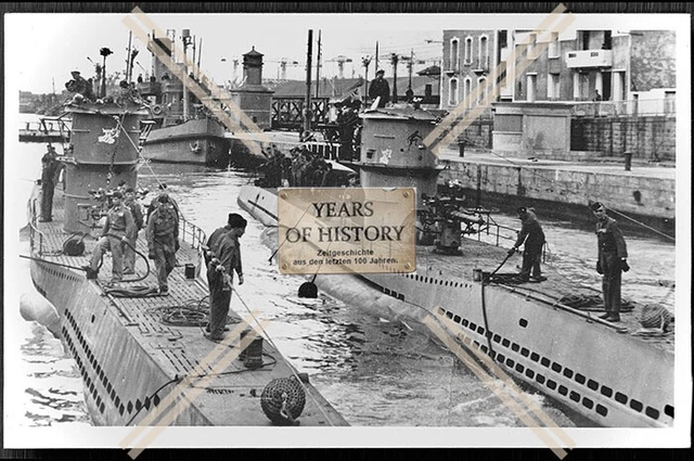 FOTO UNTERSEEBOOT UBOOT U 93 unter Claus Korth + U 94 im Hafen Herbert