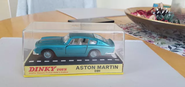 Original DINKY 153 ASTON MARTIN DB6 - Near MINT in original BOX