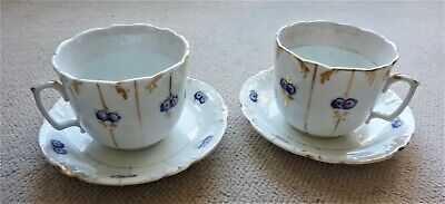 2 beaux déjeuners en porcelaine signés "PIERRE BALMAIN".  