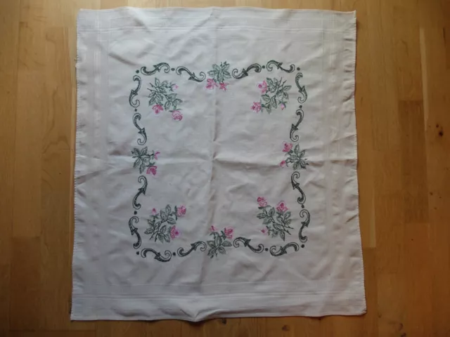 Tischdecke Weiss mit gestickten Rosen 75 X 69cm handgestickt