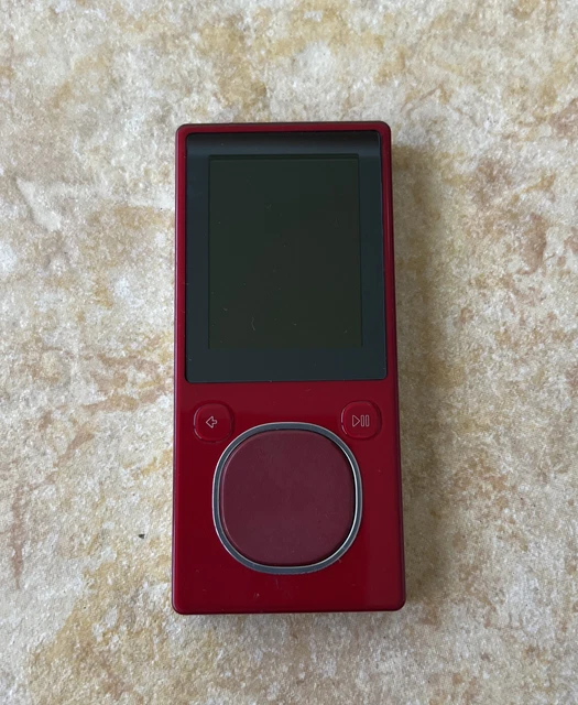 Microsoft Zune 8 Red 8 GB Digital Media Player Model 1125 - PARTS/REPAIR ONLY!