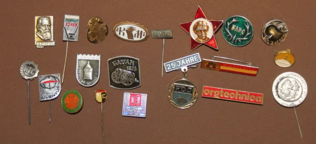Lot 20 Vintage European Badges Pins