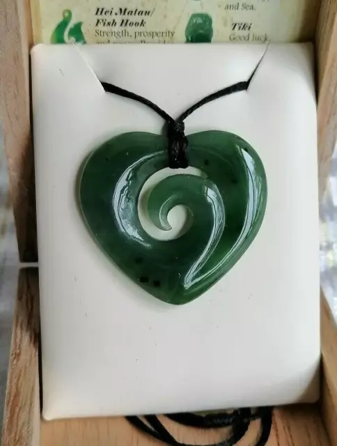 New zealand designs Nephrite Jade Heart shape pendant necklace 33mm