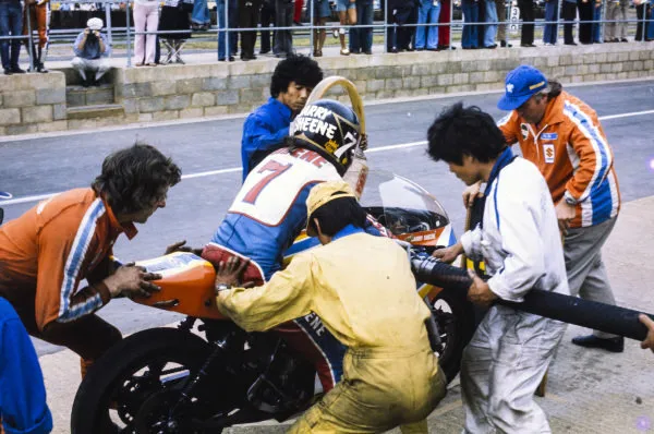 Barry Sheene, Suzuki, is refuelled in the pits Moto GP Motorcycle 1975 Old Photo
