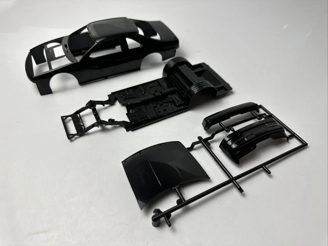 1992 Ford Thunderbird 1:24 Model Kit. BODY ONLY - Parts/Junkyard