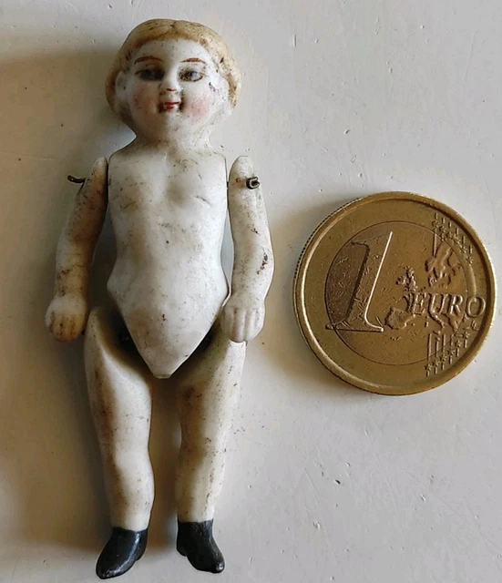 Petite poupée lilliputienne antique en biscuit/poupée de