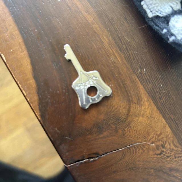 One  MASTER PADLOCK Lock #175 Key TOOL For Changing Lock Combo