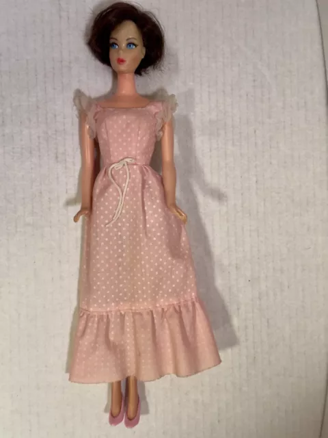 RARE VINTAGE 1966 Mattel Twist N Turn Barbie Brunette œil bleu avec jambes pliables EUR 83,33