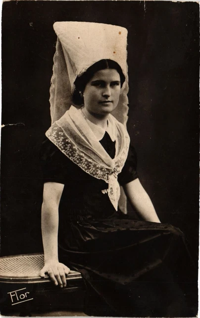 CPA France - Folklore - Coiffe de Grisette Niortaise (773471)