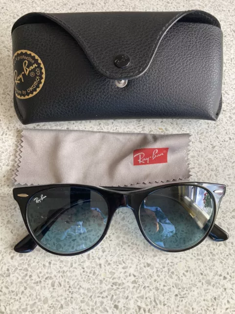 Ray-Ban Classic Wayfarer II (2) Sunglasses RB2185 + Case Black Grey Lens