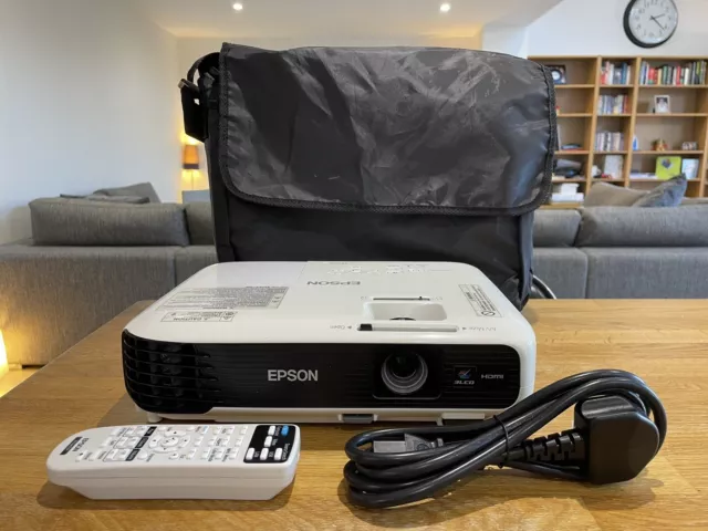 Proiettore home cinema Epson EB-S04 HDMI VGA 3.000 lumen ore basse usato telecomando