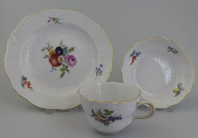 ⚔ Meissen eNP 2.335,-€ Kaffeegedeck 3tlg Tasse UT Teller Frucht-/ Blumenmalerei