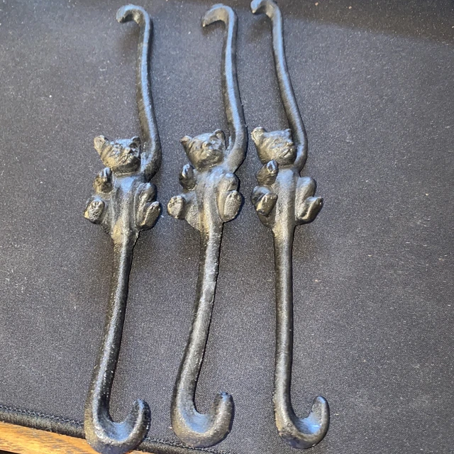 Cast Iron Monkey bear/cat Plant Hanger 8” Made In Taiwan Vintage 3 Black