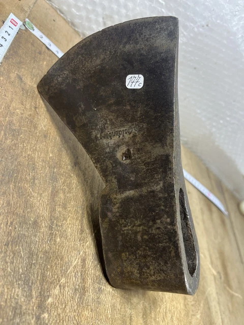 Outil ancien, old tool AXE , hache Sabotier Réf n° 95 Outil ancien, old tool AXE , hache Sabotier Réf n° 95