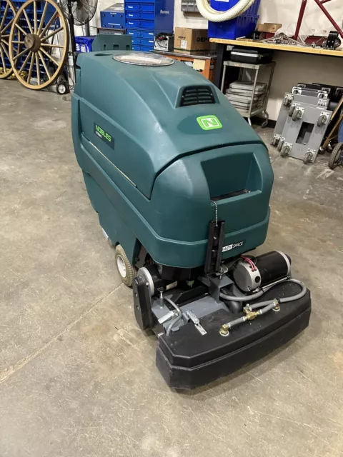Nobles Strive Battery Powered Walk Behind Carpet Cleaner   Only 78 Hours