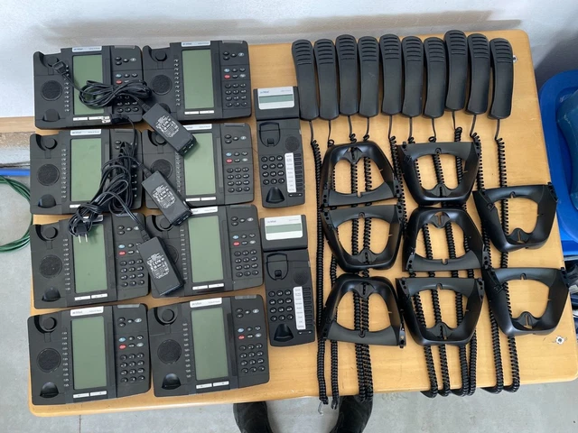 10 Mitel VoIP Phones 8 - 5320e Backlit 2 - 5304 10 Handsets 8 Stands 3 Power