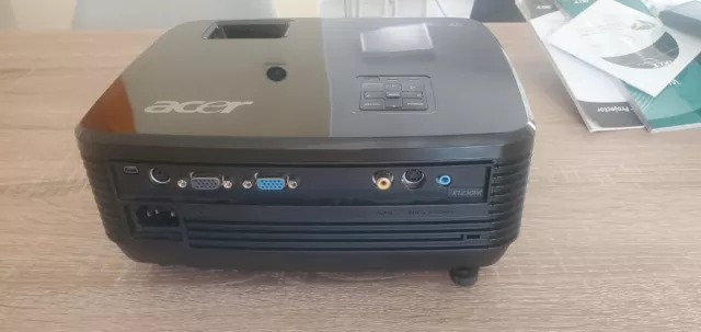 Rétroprojecteur Acer X1230 DLP projector modèle QNX0901