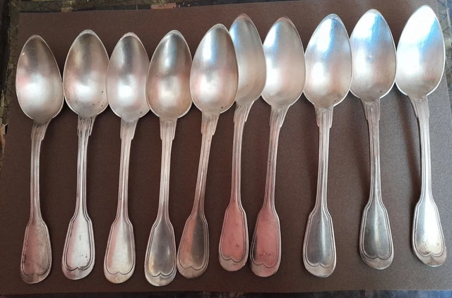 Une cuillère souvenir de collection vintage en métal argenté
