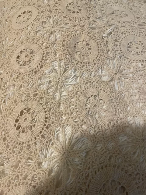 Vintage Antique Hand Crocheted Tablecloth 72” X 84” In Excellent Condition Linen