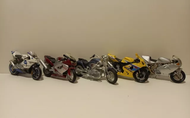 Lot de Motos Miniatures de Collection 1/18