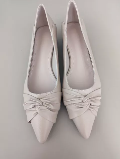 NWOT Size 8 Nude Flat Shoes Twist Knot Pointed Toe