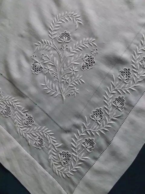 superbe pièce de broderies, fanchon? voile de mariée?, XIXème