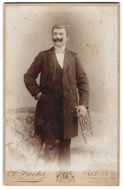 Fotografie J. Fuchs, Berlin, Friedrichstrasse 108, Stattlicher Herr mit Schnauz