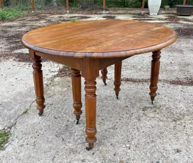 Table 6 pieds en bon état 238 cm de long